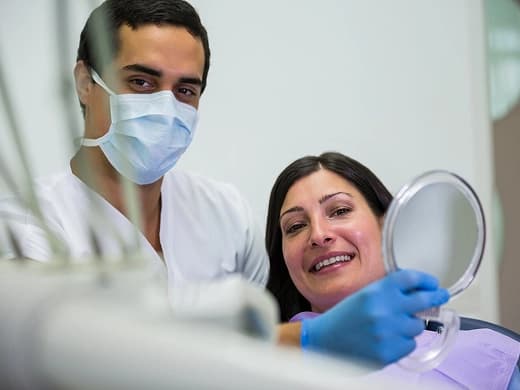 Médico em atendimento humanizado pela SaúdeCash